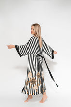 Załaduj obraz do przeglądarki galerii, Lisbon Kimono Glamour
